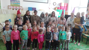 Przedstawienie teatralne pt. „Czerwony Kapturek” w wykonaniu rodziców naszych przedszkolaków Przedstawienie teatralne pt. „Czerwony Kapturek” w wykonaniu rodziców naszych przedszkolaków