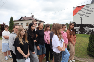 Podróż w Czasie i Pamięci: Uczniowie z Nowych Piekut i Jabłoni Kościelnej odkrywają historię Małej Ojczyzny Zdjęcie do artykułu Podróż w Czasie i Pamięci: Uczniowie z Nowych Piekut i Jabłoni Kościelnej odkrywają historię Małej Ojczyzny