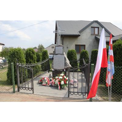 Uroczystość upamiętnienia 81. rocznicy mordu mieszkańców wsi Skłody Borowe Uroczystość upamiętnienia 81. rocznicy mordu mieszkańców wsi Skłody Borowe