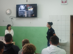 Zdjęcie do artykułu SPOTKANIE Z PRZEDSTAWICIELAMI KOMENDY POWIATOWEJ POLICJI „ODPOWIEDZIALNOŚĆ PRAWNA NIELETNICH”