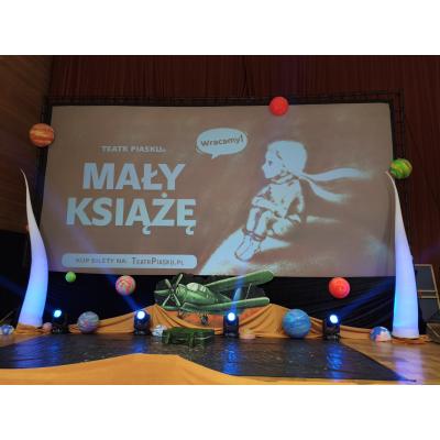 Wycieczka klas 6- 7 na przedstawienie  Wycieczka klas 6- 7 na przedstawienie