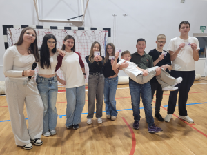 Zdjęcie do artykułu Samorząd Uczniowski przedstawia: andrzejkowy wieczór pełen zabawy i magii!