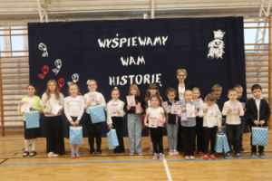 Zdjęcie do artykułu Szkolne Obchody Święta Niepodległości „Wyśpiewamy Wam Historię…”