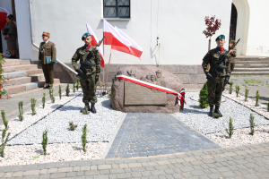 Zdjęcie do artykułu „W HOŁDZIE RODZINOM ŻOŁNIERZY WYKLĘTYCH”