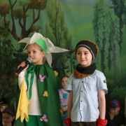 Przedstawienie teatralne w wykonaniu dzieci (4)
