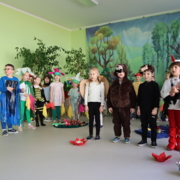 Przedstawienie teatralne w wykonaniu dzieci (7)