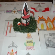 Prace uczniów w ramach konkursu plastycznego ZNICZ DLA BOHATERA